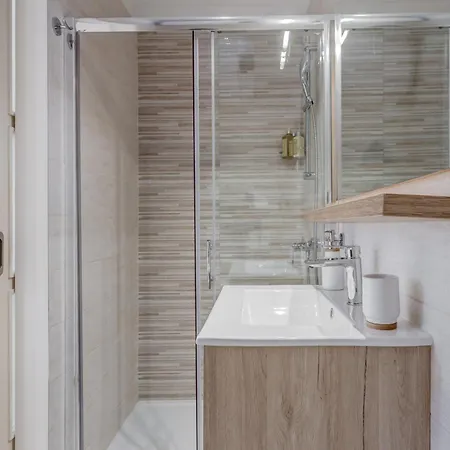 Victoria Luxury - Downtown Πανσιόν 4*