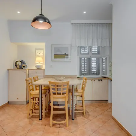 Victoria Luxury - Downtown 4*