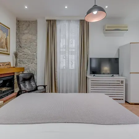 Victoria Luxury - Downtown Гостьовий будинок 4*
