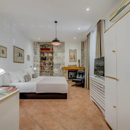 Πανσιόν Victoria Luxury - Downtown 4*