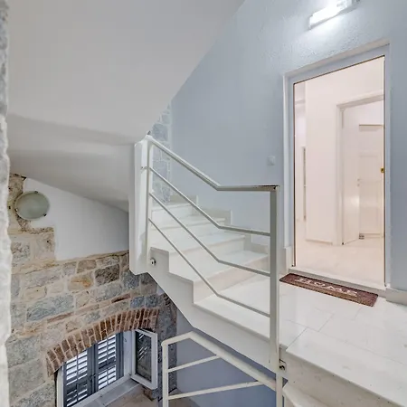 Πανσιόν Victoria Luxury - Downtown