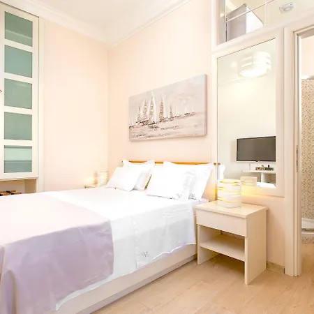 Victoria Luxury - Downtown Гостьовий будинок 4*