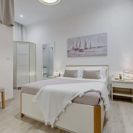 Victoria Luxury - Downtown Гостьовий будинок 4*