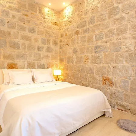 Victoria Luxury - Downtown Гостьовий будинок 4*