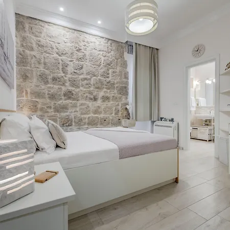 Victoria Luxury - Downtown 4*