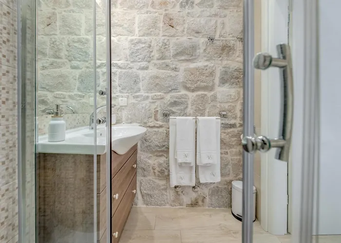 Victoria Luxury - Downtown Pensionat 4*