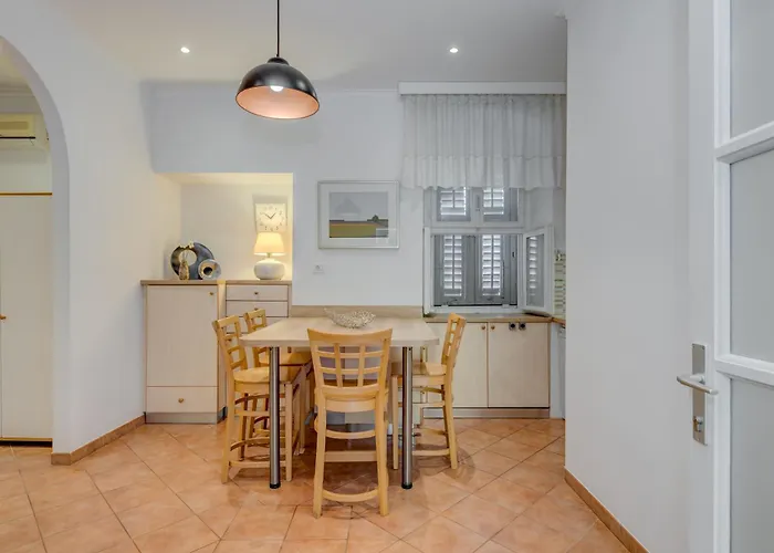 Victoria Luxury - Downtown 4*