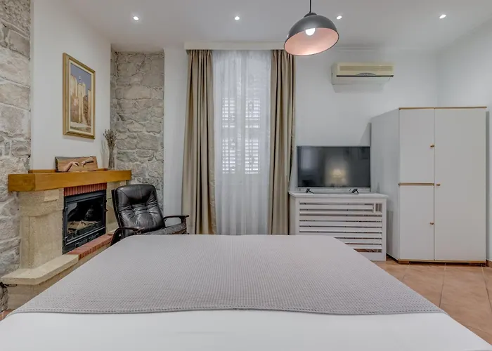 Victoria Luxury - Downtown Pensionat 4*