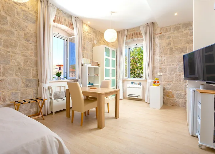 Victoria Luxury - Downtown Pensionat 4*