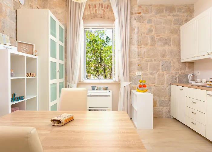 Victoria Luxury - Downtown Pensionat 4*