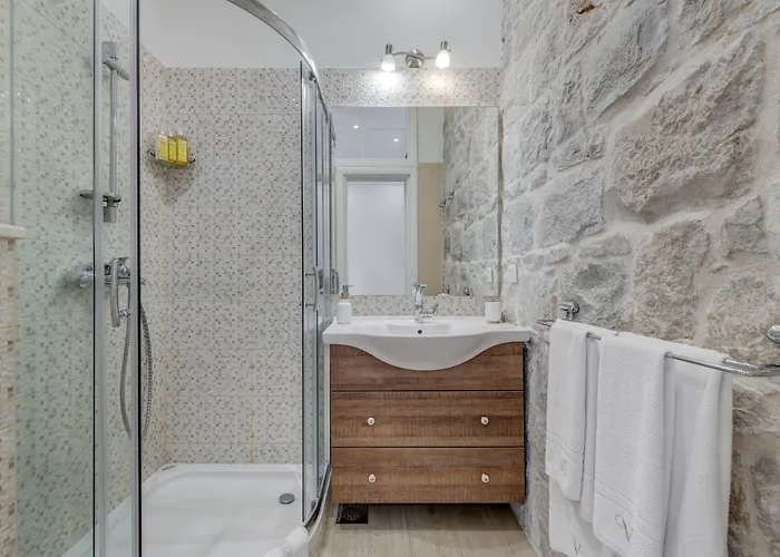 Victoria Luxury - Downtown 4*