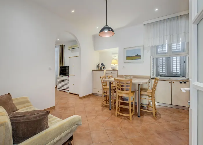 Victoria Luxury - Downtown Pensionat 4*